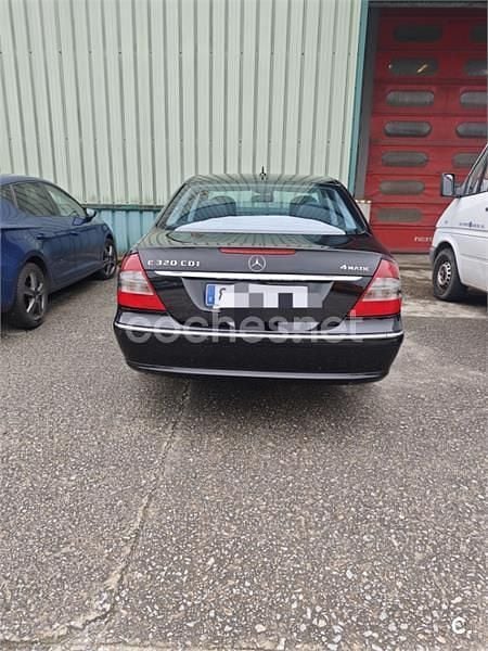 Usado Mercedes E320 Avantgarde 224 CV (164 kW) 2007 Negro Berlina