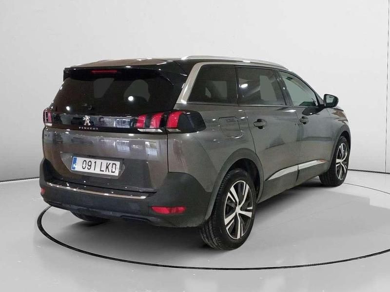 Usado Peugeot 5008 Allure 131 CV (96 kW) 2020 Gris Monovolumen