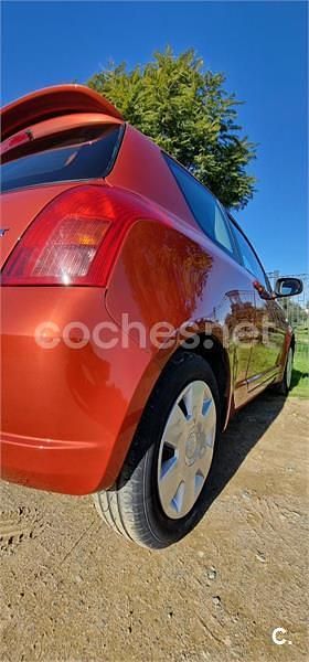 Usado Suzuki Swift GL 92 CV (67 kW) 2006 Rojo Utilitario