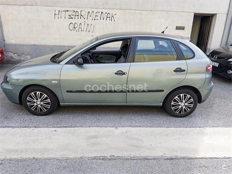 Używany Seat Ibiza Reference 64 KM (47 kW) 2004 Zielony Hatchback