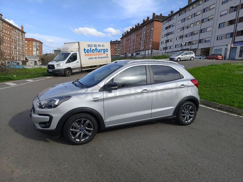 Usado Ford Ka Plus Active 85 CV (62 kW) 2019 Gris / plata Utilitario