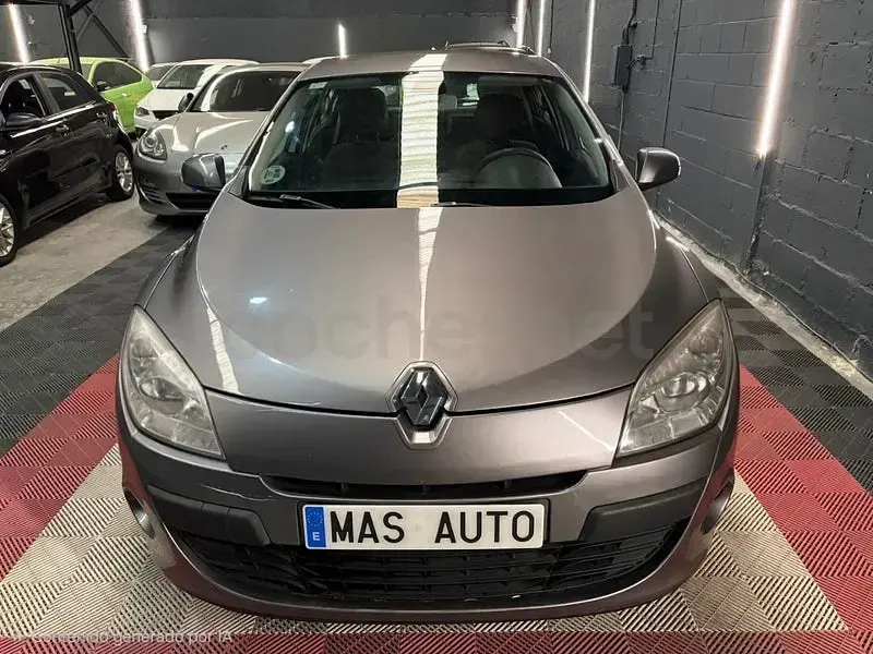 Usado Renault Mégane III Business 105 CV (77 kW) 2009 Gris / plata Berlina