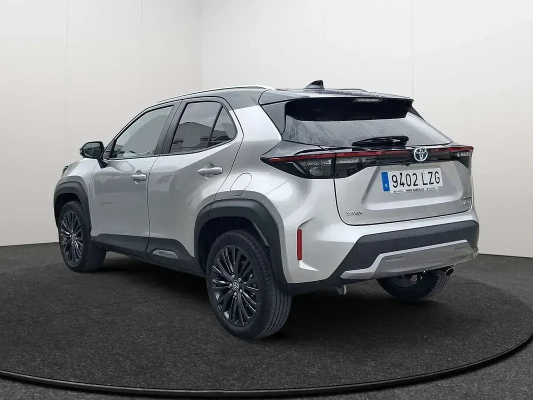 Usado Toyota Yaris Cross 116 CV (85 kW) 2022 Plateado SUV