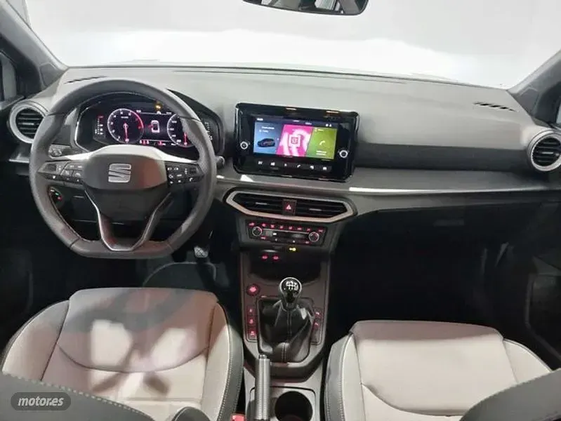 Usado Seat Arona FR 115 CV (84 kW) 2026 Gris SUV