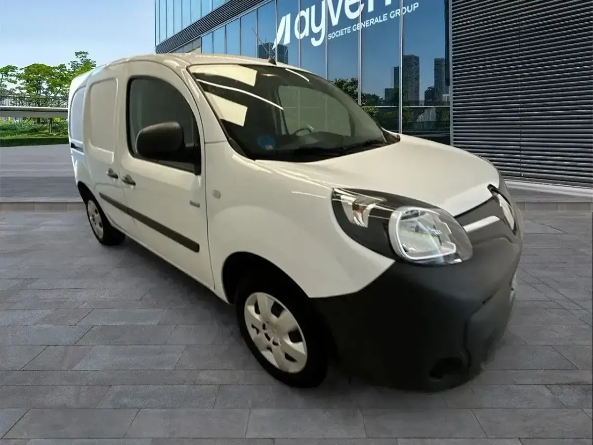Usado Renault Kangoo 44 kW (60 CV) 2022 Blanco Monovolumen