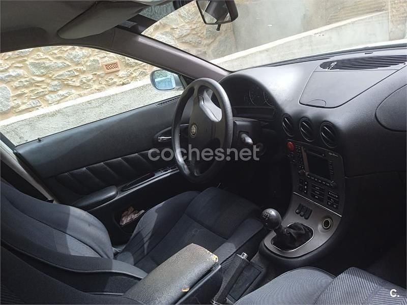 Usado Alfa Romeo 166 155 CV (114 kW) 1999 Gris / plata Berlina