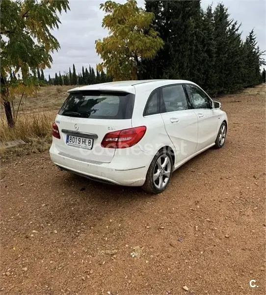 Usado Mercedes B200 136 CV (100 kW) 2012 Blanco Utilitario