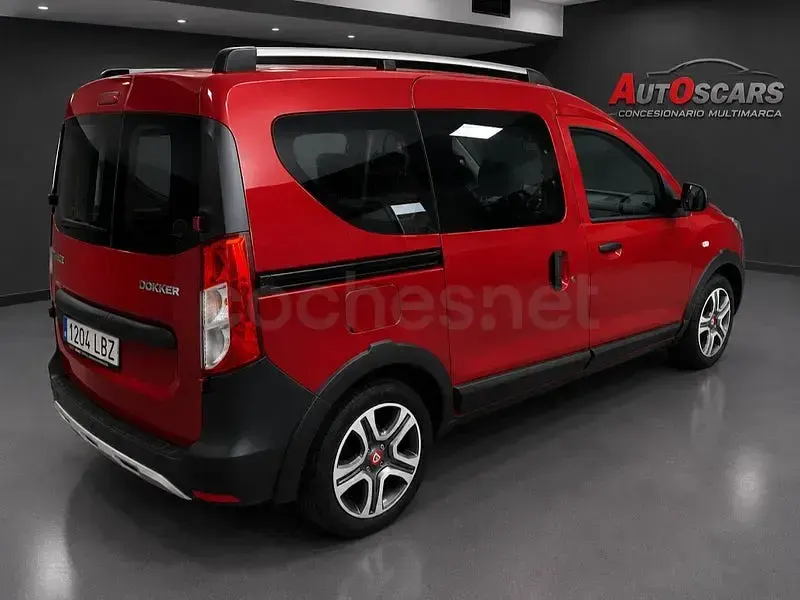 Usado Dacia Dokker Essentiel 95 CV (69 kW) 2019 Granate Monovolumen