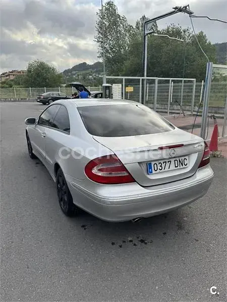 Usado Mercedes CLK240 Elegance 170 CV (125 kW) 2002 Gris / plata Coupe