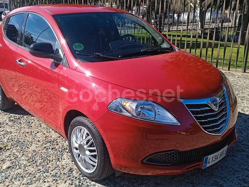Rojo Usado 2013 Lancia Ypsilon Silver Utilitario | 6490 € (Precio justo) - Imagen 1/4