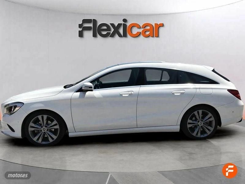 Usado Mercedes CLA200 Shooting Brake 136 CV (100 kW) 2018 Blanco Familiar