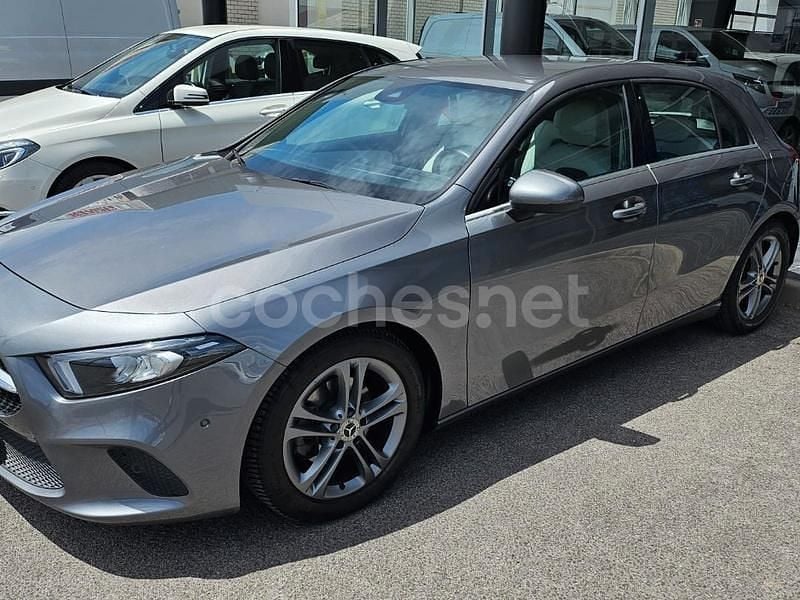 Usado Mercedes A180 116 CV (85 kW) 2019 Gris / plata Berlina