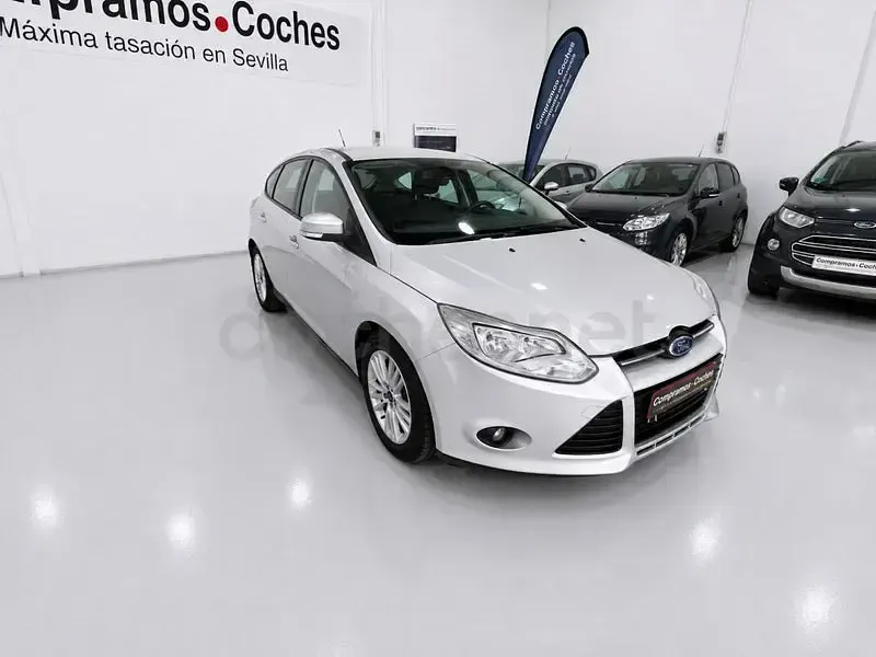Usado Ford Focus Trend 90 CV (66 kW) 2011 Gris / plata Berlina