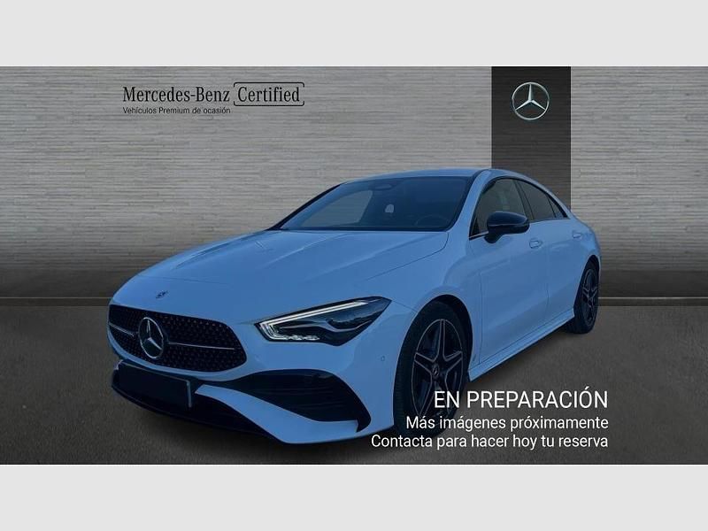 Blanco Usado 2025 Mercedes CLA220 AMG line Berlina | 42.490 € (Un poco caro) - Imagen 1/4