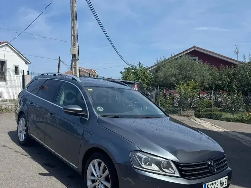 Usado VW Passat Highline 140 CV (102 kW) 2013 Gris / plata Familiar