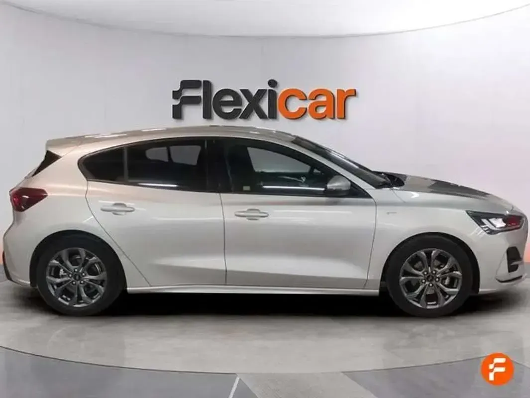Usado Ford Focus ST-Line 155 CV (114 kW) 2024 Gris Berlina