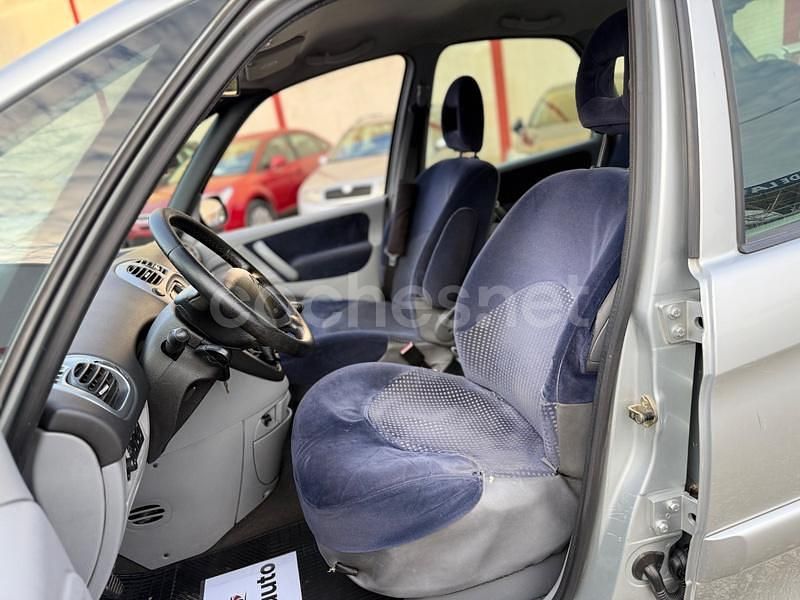 Usado Citroën Xsara Picasso Exclusive 90 CV (66 kW) 2005 Gris / plata Monovolumen