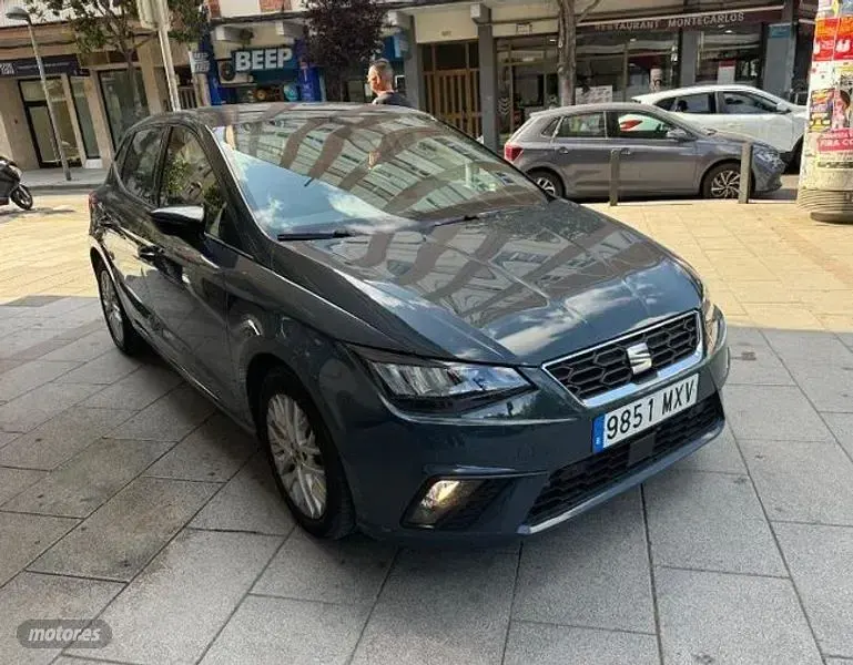Usado Seat Ibiza FR 115 CV (84 kW) 2025 Gris / plata Utilitario
