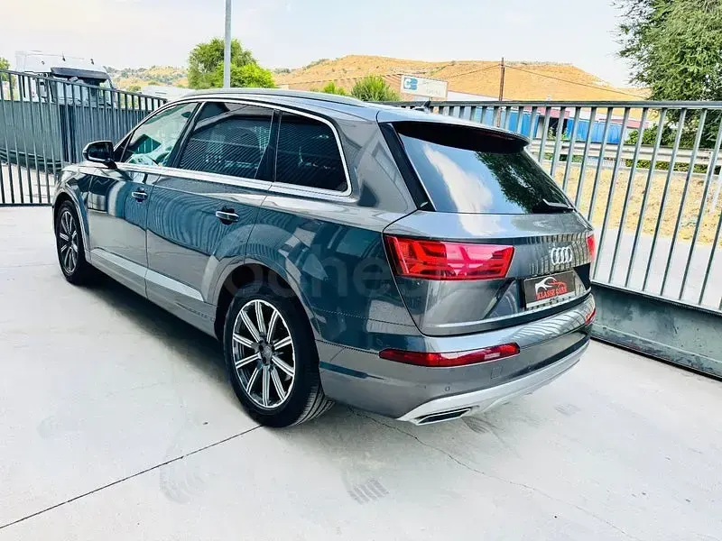 Usado Audi Q7 Design 231 CV (169 kW) 2019 Gris / plata SUV