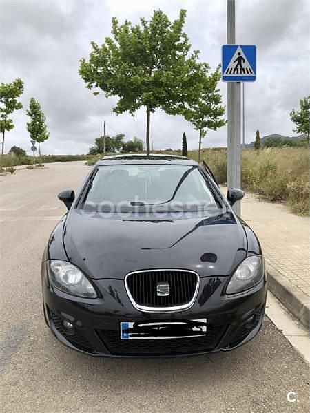 Usado Seat Leon Style 105 CV (77 kW) 2011 Negro Utilitario