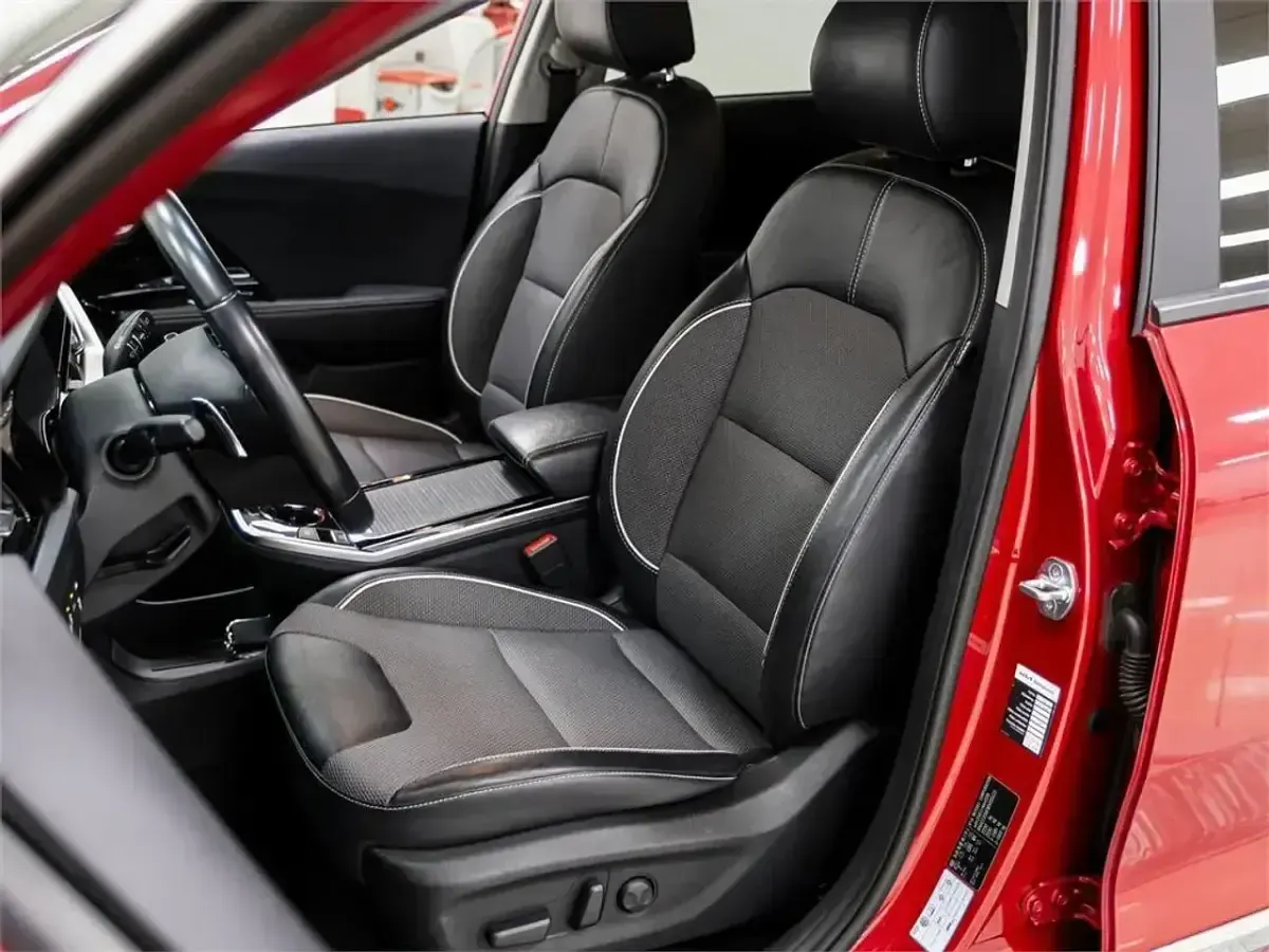 Käytetty Kia e-Niro 150 kW (204 HP) 2022 Punainen Katumaasturi
