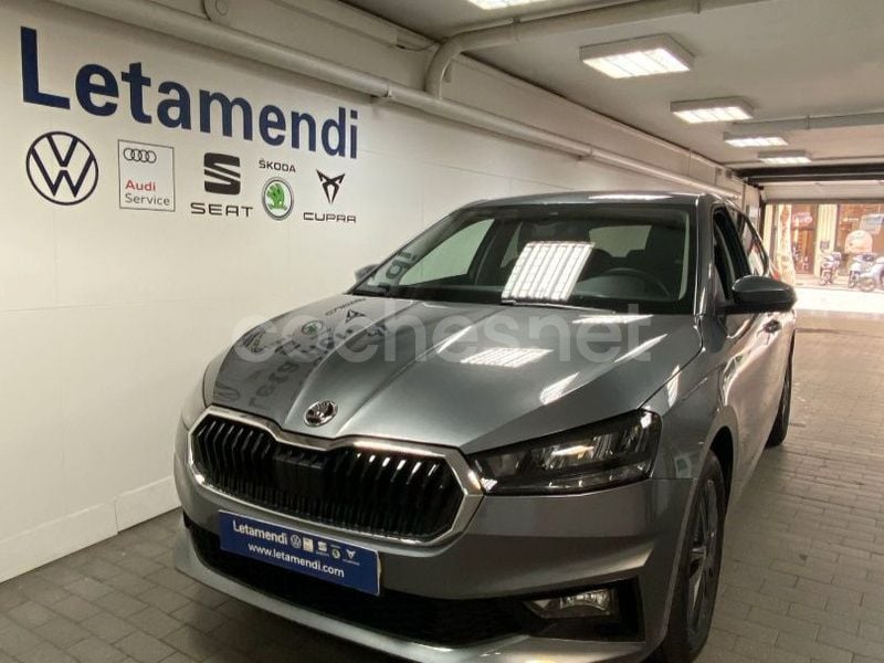 Gris / plata Usado 2025 Skoda Fabia Selection Berlina | 20.600 € (Caro) - Imagen 1/4