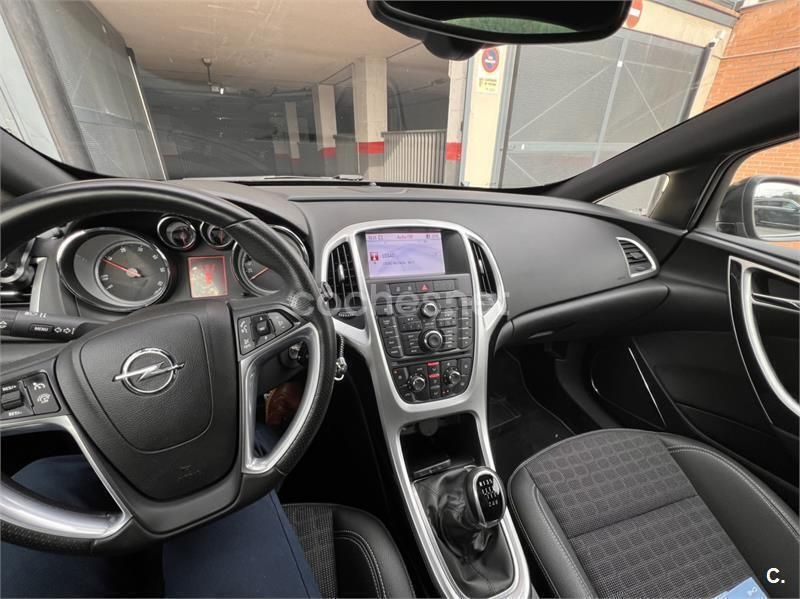 Negro Usado 2013 Opel Astra GTC Sportive Berlina | 11.500 € (Caro) - Imagen 1/2