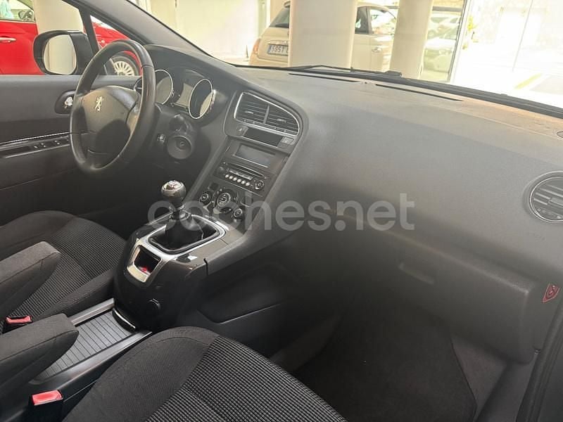 Usado Peugeot 5008 Active 115 CV (84 kW) 2013 Gris / plata Monovolumen
