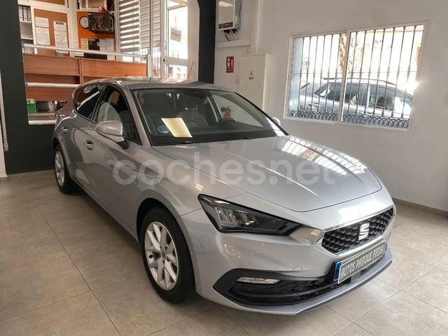 Gris Usado 2024 Seat Leon Style Utilitario | 21.990 € (Precio justo) - Imagen 1/4