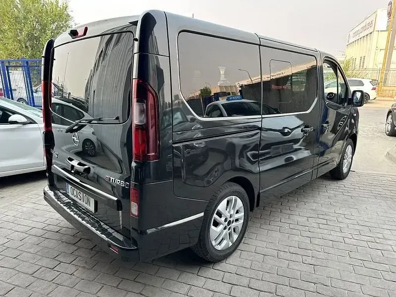 Usado Opel Vivaro 145 CV (106 kW) 2018 Negro Monovolumen