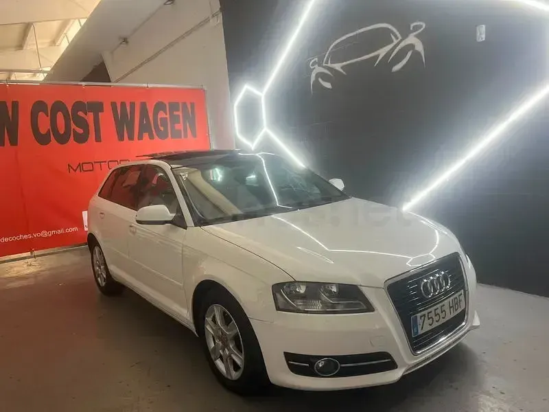 Usado Audi A3 Sportback Attraction 105 CV (77 kW) 2010 Blanco Utilitario