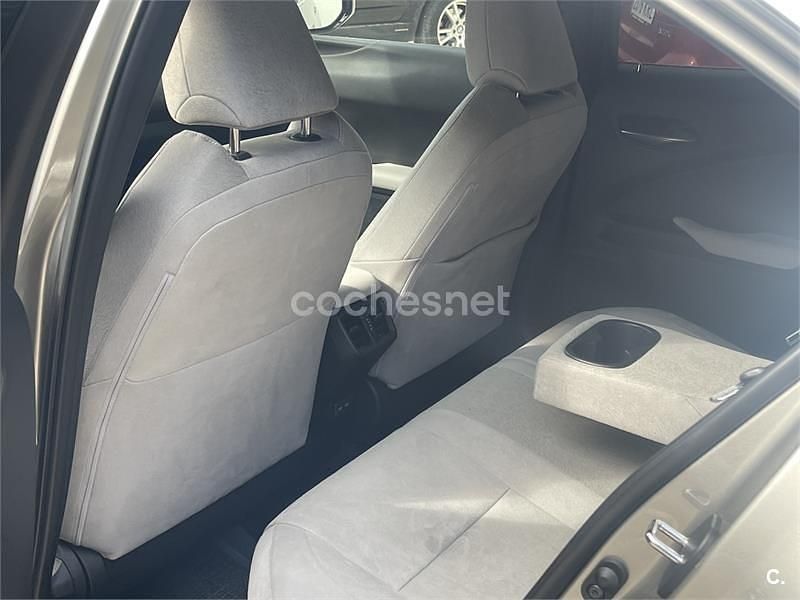 Usado Lexus UX Business Edition 184 CV (135 kW) 2022 Gris / plata SUV
