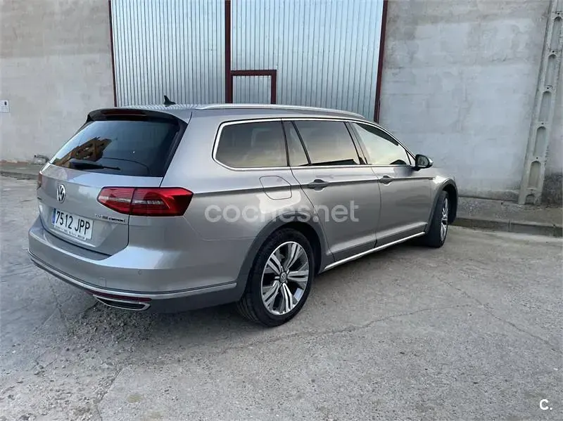 Usado VW Passat Alltrack 190 CV (139 kW) 2016 Gris / plata Familiar