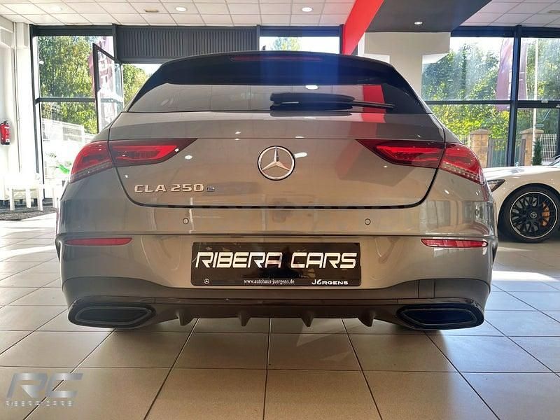 Usado Mercedes CLA250e Shooting Brake 218 CV (160 kW) 2021 Gris / plata Familiar