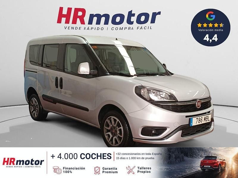 Usado Fiat Doblò Trekking 120 CV (88 kW) 2022 Gris Monovolumen