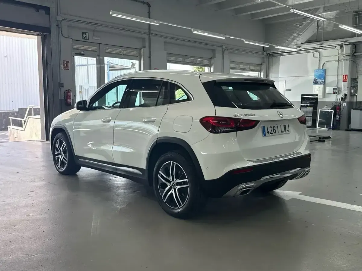 Usado Mercedes GLA250 Progressive 218 CV (160 kW) 2021 Blanco SUV