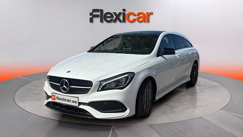 Usado Mercedes CLA200 Shooting Brake 156 CV (114 kW) 2018 Blanco Familiar