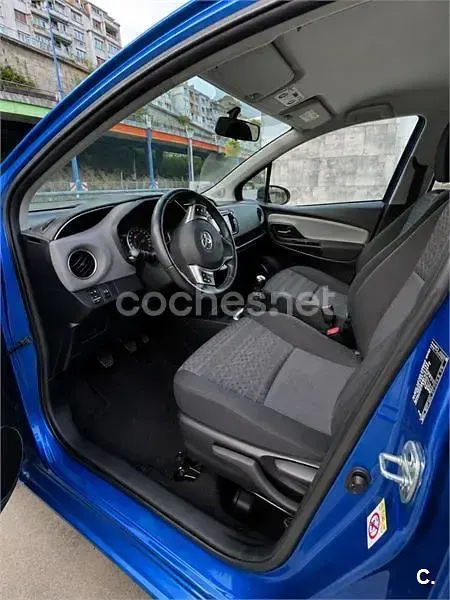 Usado Toyota Yaris Active 99 CV (72 kW) 2016 Azul Berlina