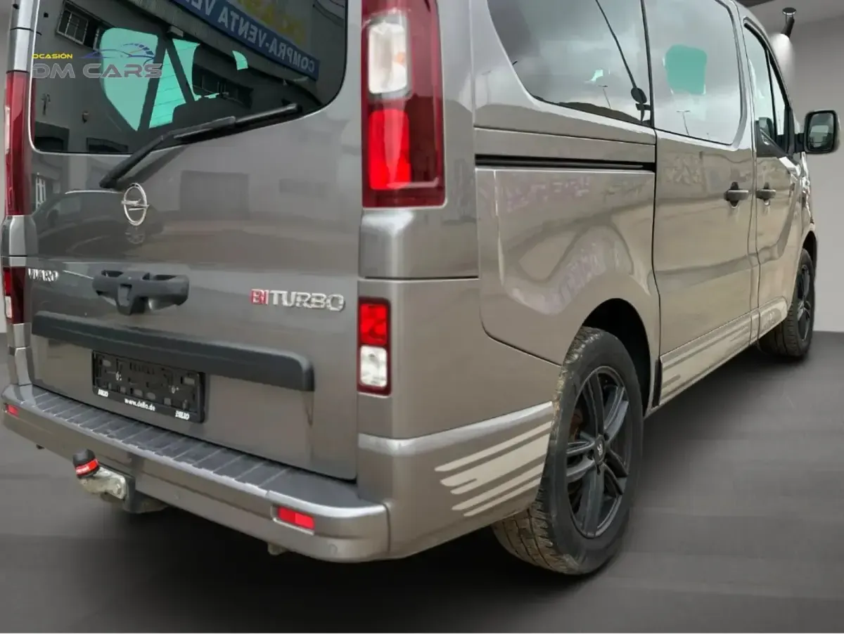 Usado Opel Vivaro 145 CV (106 kW) 2017 Gris / plata Monovolumen