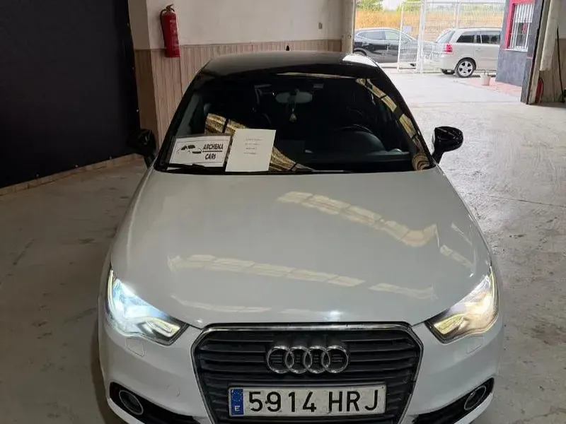 Usado Audi A1 Attraction 105 CV (77 kW) 2010 Blanco Utilitario