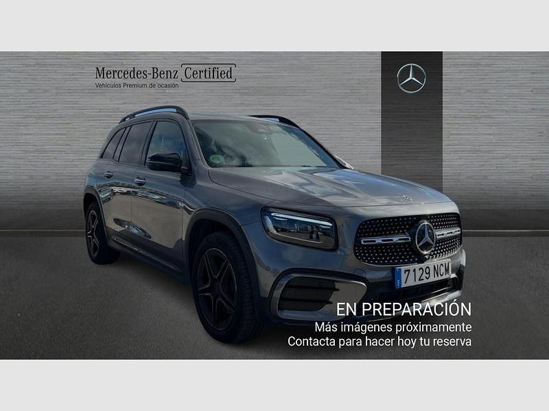 Usado Mercedes GLB200 AMG line 150 CV (110 kW) 2025 Gris montana, pintura metalizada SUV