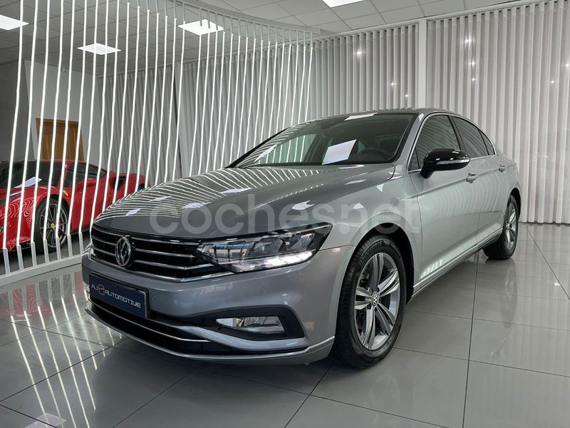 Gris / plata Usado 2020 VW Passat Executive Berlina | 17.990 € (Precio justo) - Imagen 1/4