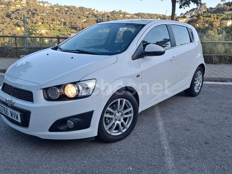 Blanco Usado 2012 Chevrolet Aveo LTZ Berlina | 6995 € (Un poco caro) - Imagen 1/4