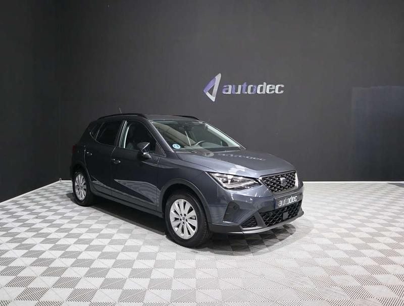 Usado Seat Arona Style 110 CV (80 kW) 2024 Gris SUV