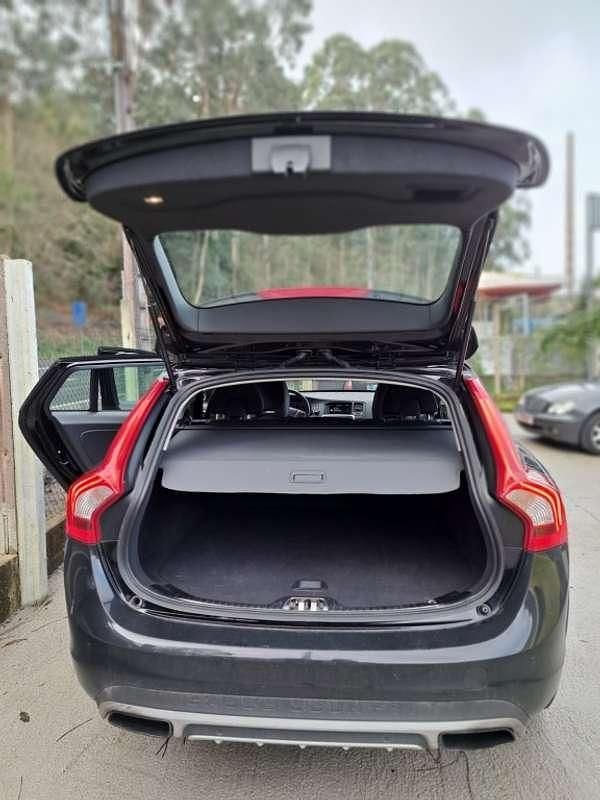 Usado Volvo V60 CC Summum 190 CV (139 kW) 2016 Negro Familiar