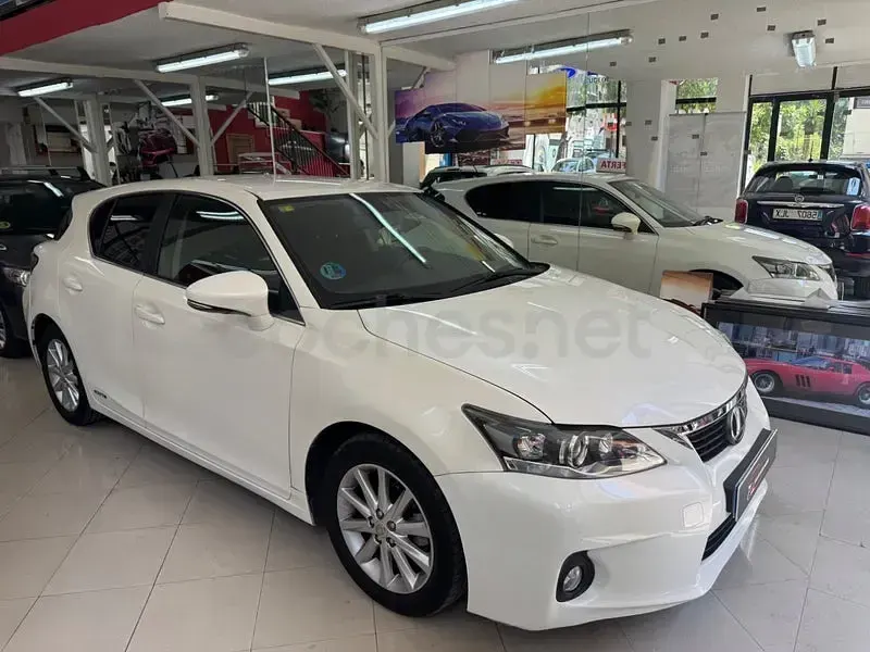 Usado Lexus CT200h Executive Line 136 CV (100 kW) 2013 Blanco Berlina
