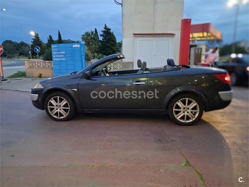 Usado Renault Mégane Cabriolet Dynamique 150 CV (110 kW) 2006 Negro Descapotable