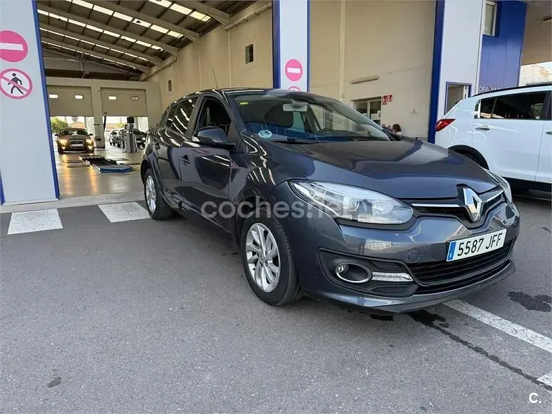 Usado Renault Mégane LIMITED 110 CV (80 kW) 2015 Negro Berlina