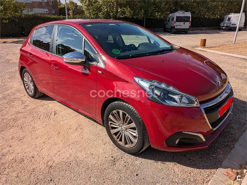 Rojo Usado 2016 Peugeot 208 Style Utilitario | 7750 € (Precio justo) - Imagen 1/4