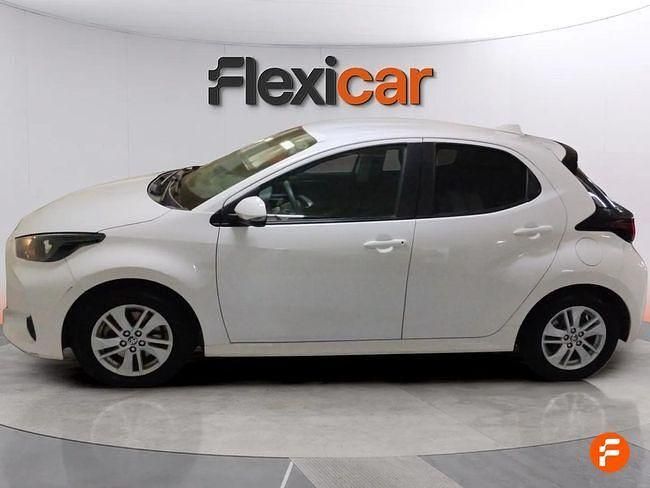 Usado Toyota Yaris Hybrid Business Edition 116 CV (85 kW) 2022 Blanco Berlina